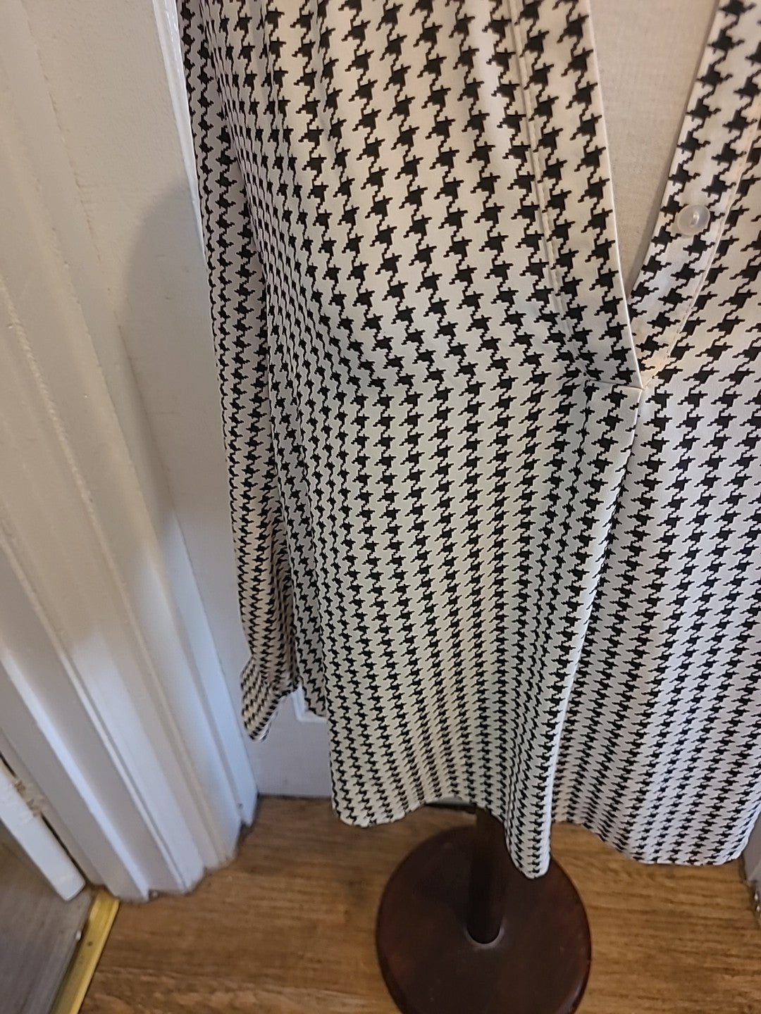 Ladies Primark Size 6 Ivory Black Long Sleeved Blouse