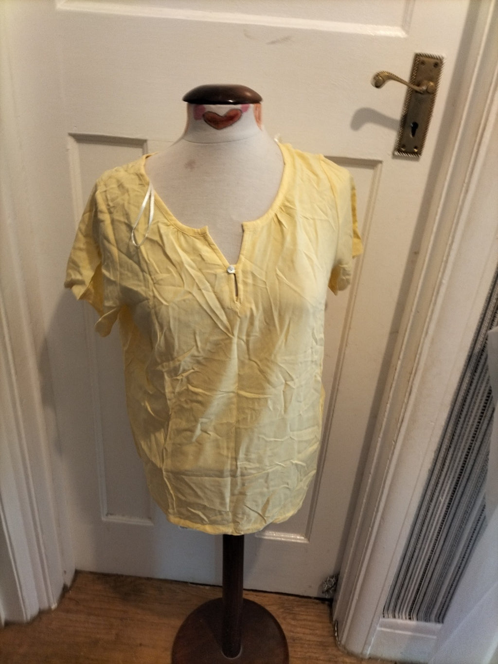 Ladies Bonmarche Size 12 Pale Yellow Short Sleeved Tshirt Blouse