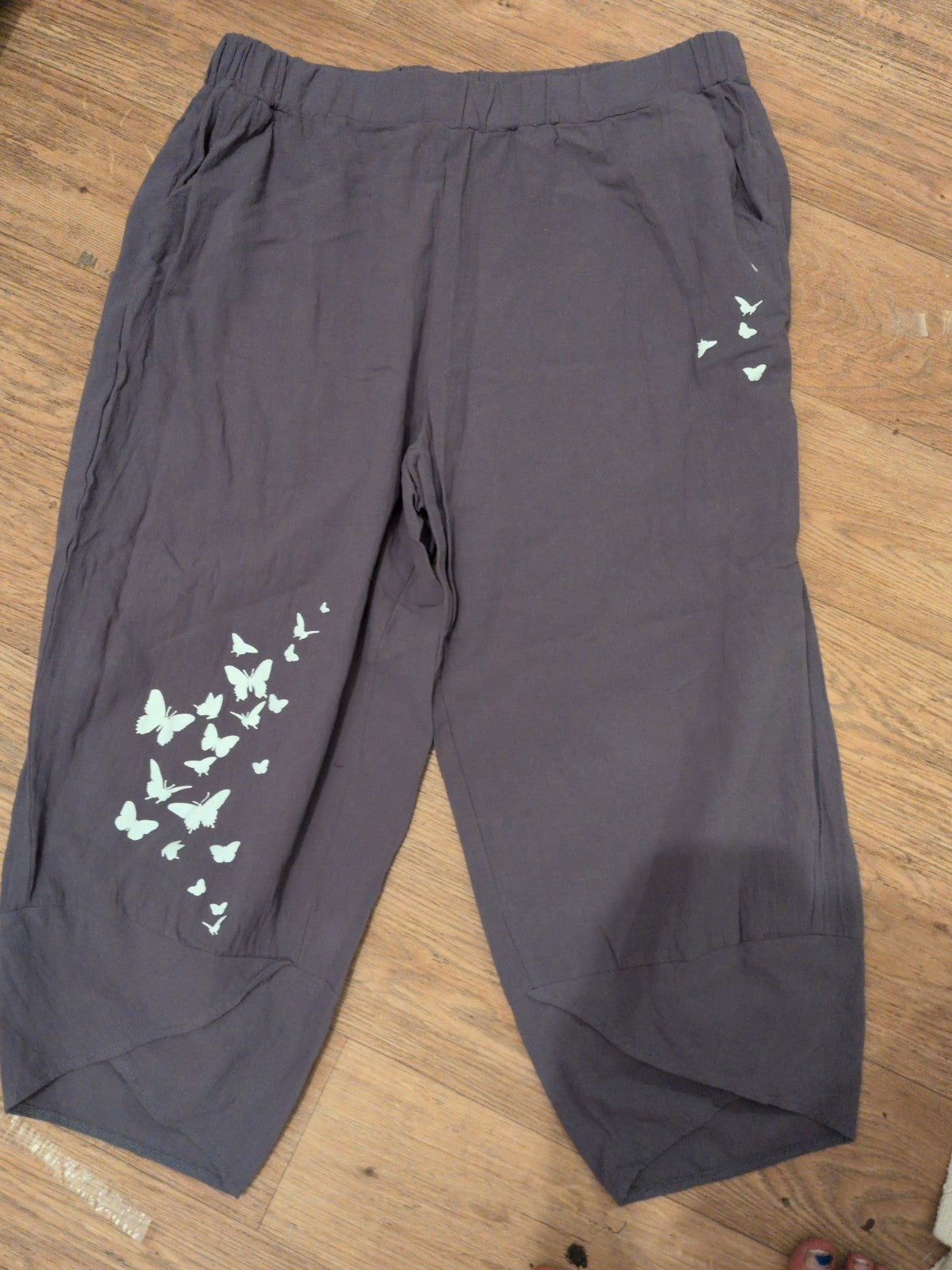 Ladies 2XL Grey With Butterflies Elasticated Crop Trousers