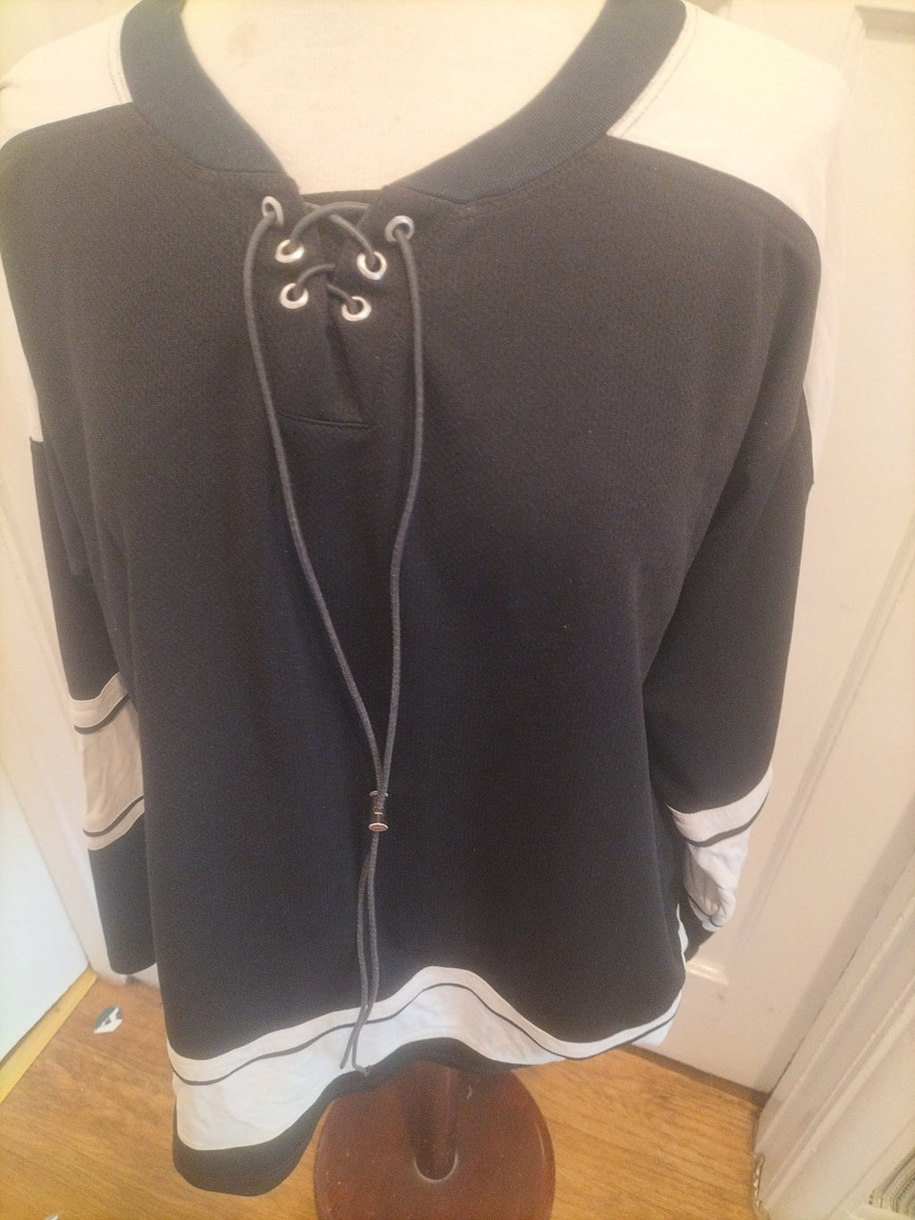 Mens Reputation Size Medium Black White Long Sleeved Pullover Jumper