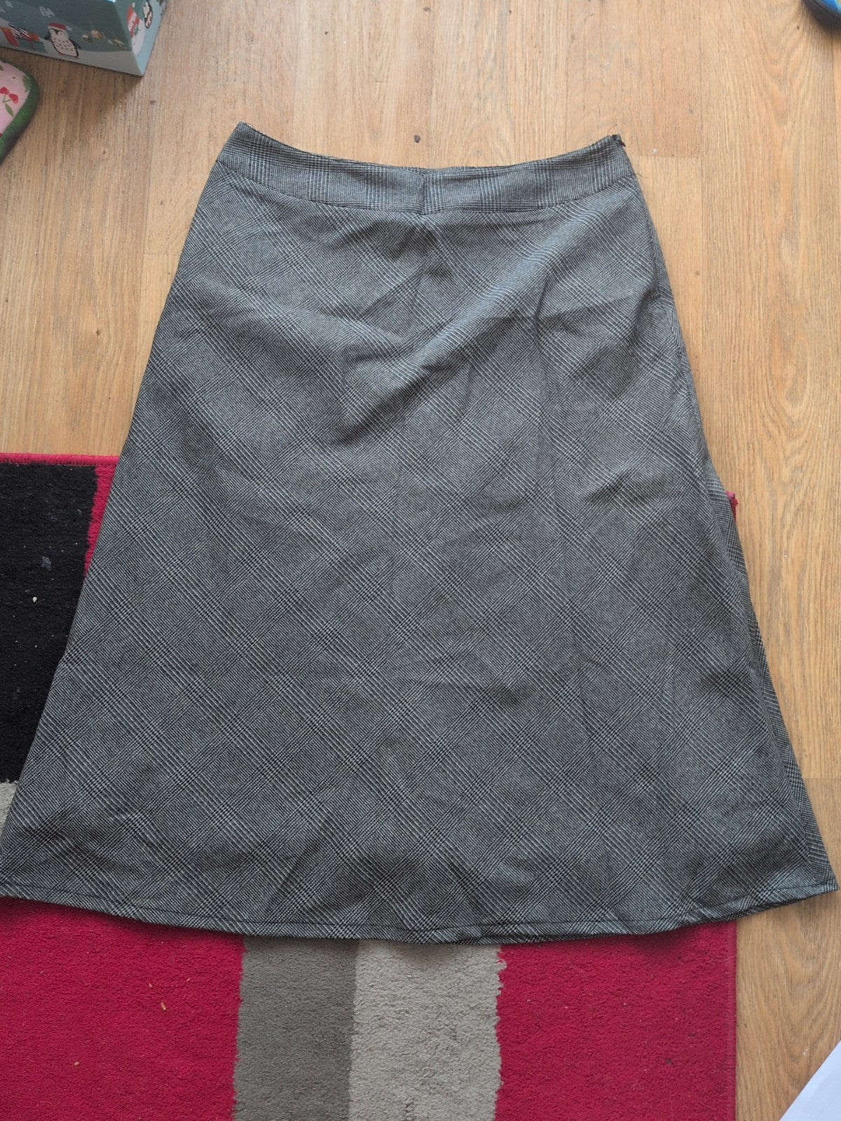 Ladies Bonmarche Size 14 Grey Check Lined Flare Skirt