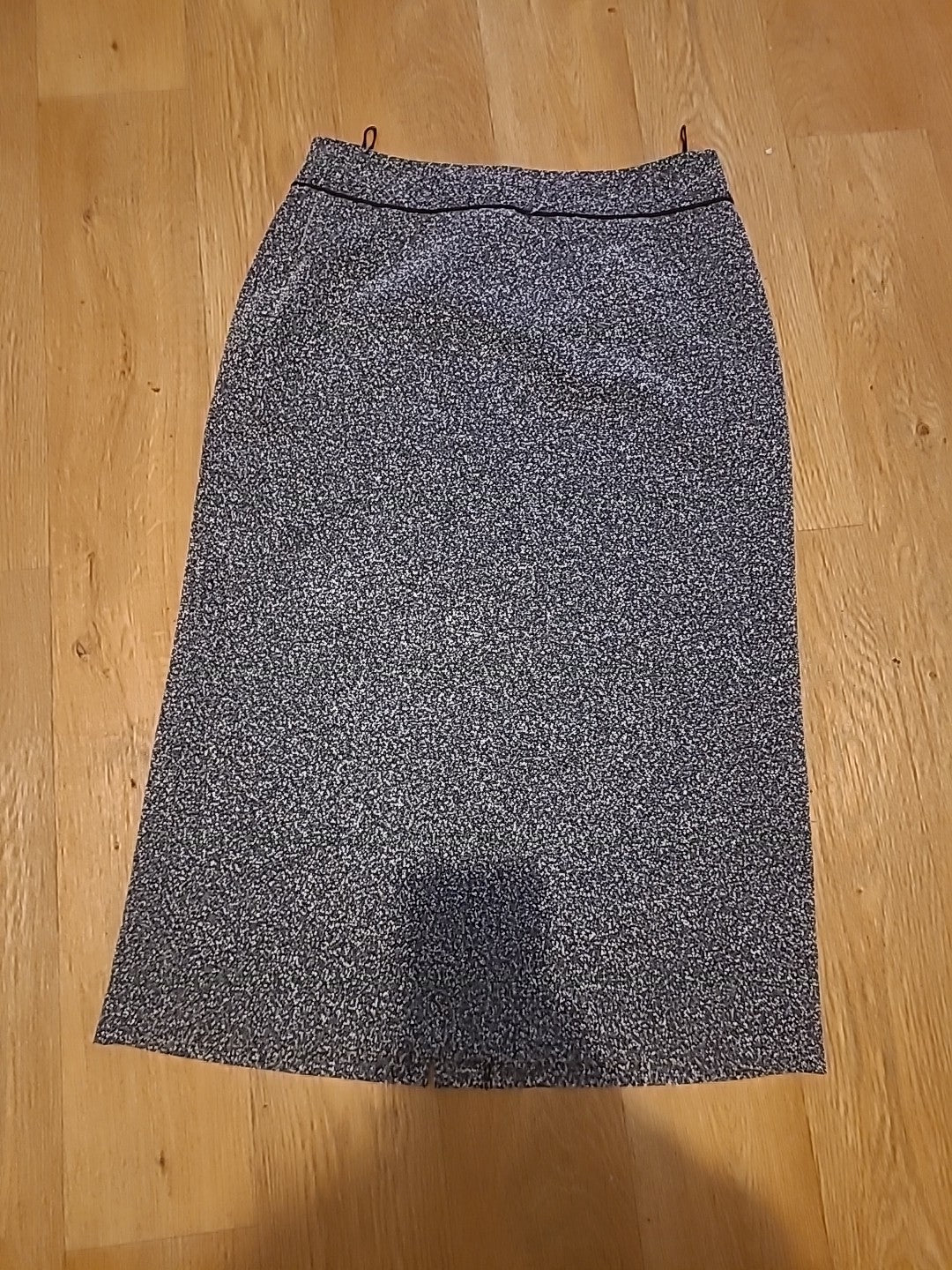 Sara Woman 14 Lined Grey Fleck Skirt