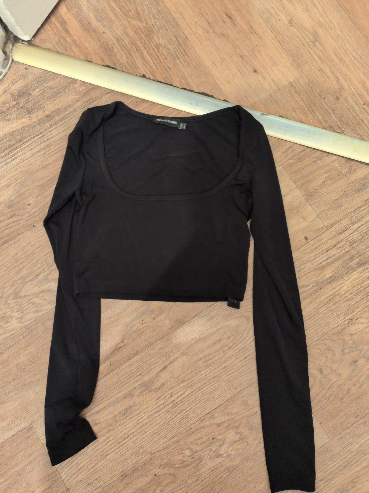 Ladies Prettylittlething 4 Black Long Sleeve Crop T-shirt