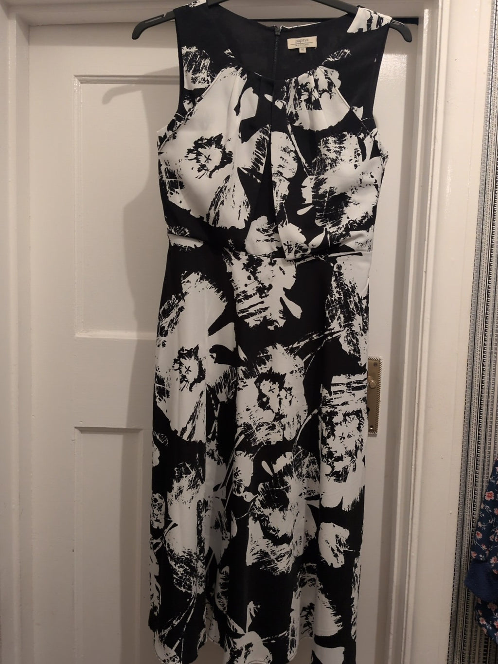Papaya Weekend 10 Black And White Floral Lined Long Dresss
