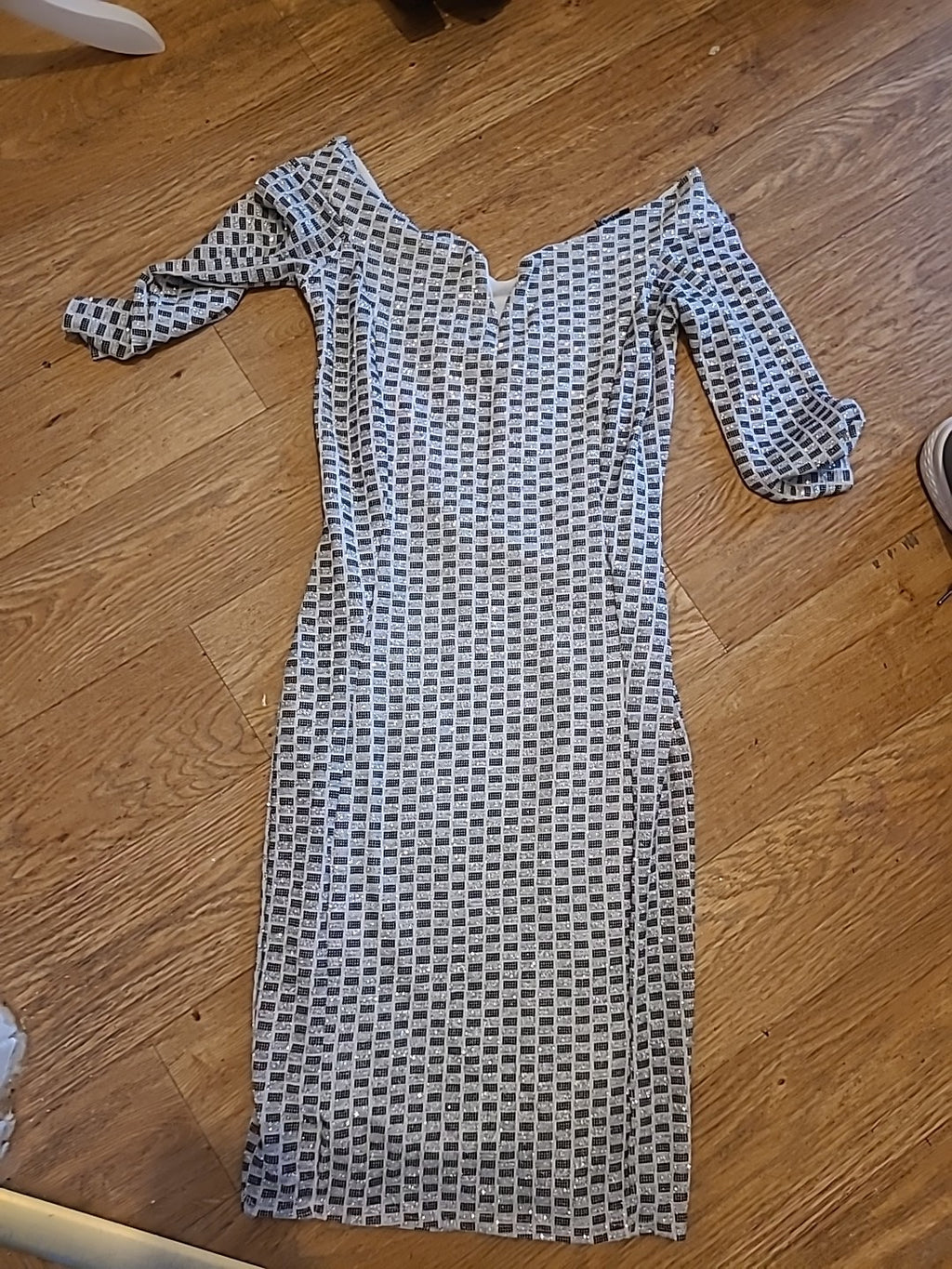 Ladies Quiz Size 12 Black Amd Silver Glittery Long Sleeved Pencil Dress
