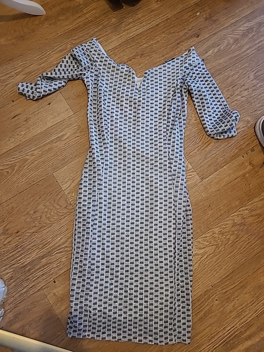 Ladies Quiz Size 12 Black Amd Silver Glittery Long Sleeved Pencil Dress