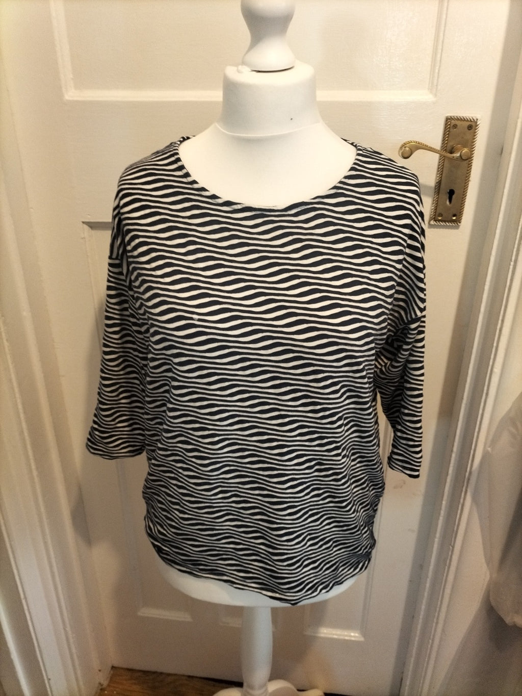 Ladies Tu Size 14 Navy And White Striped 3/4 Sleeved Tshirt