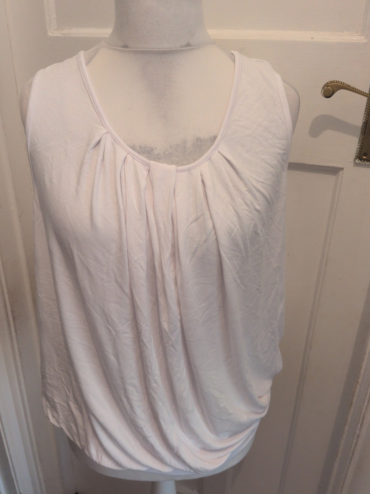 Everyday 20 White Scoop Sleeveless T-shirt