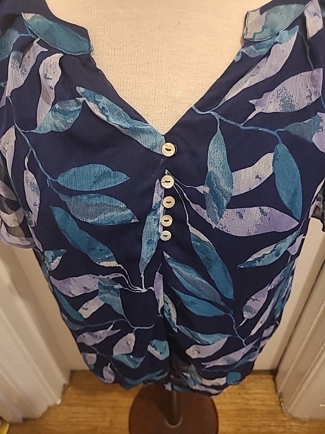 Ladies Bonmarche Size 12 Green Navy Leaf Design Short Sleeved Lined Blouse