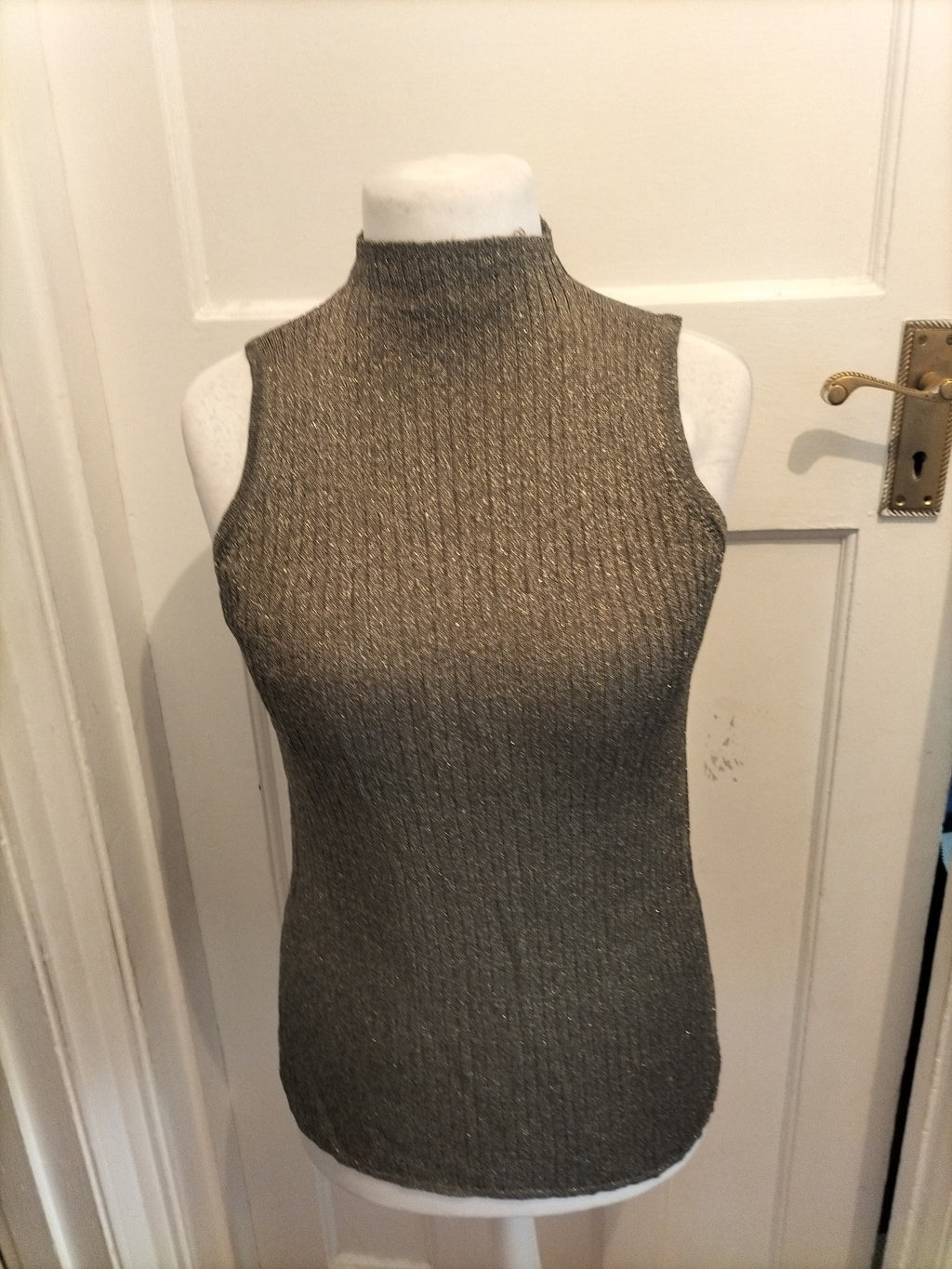 Ladies Chico's Size 1 Grey Sleeveless Blouse