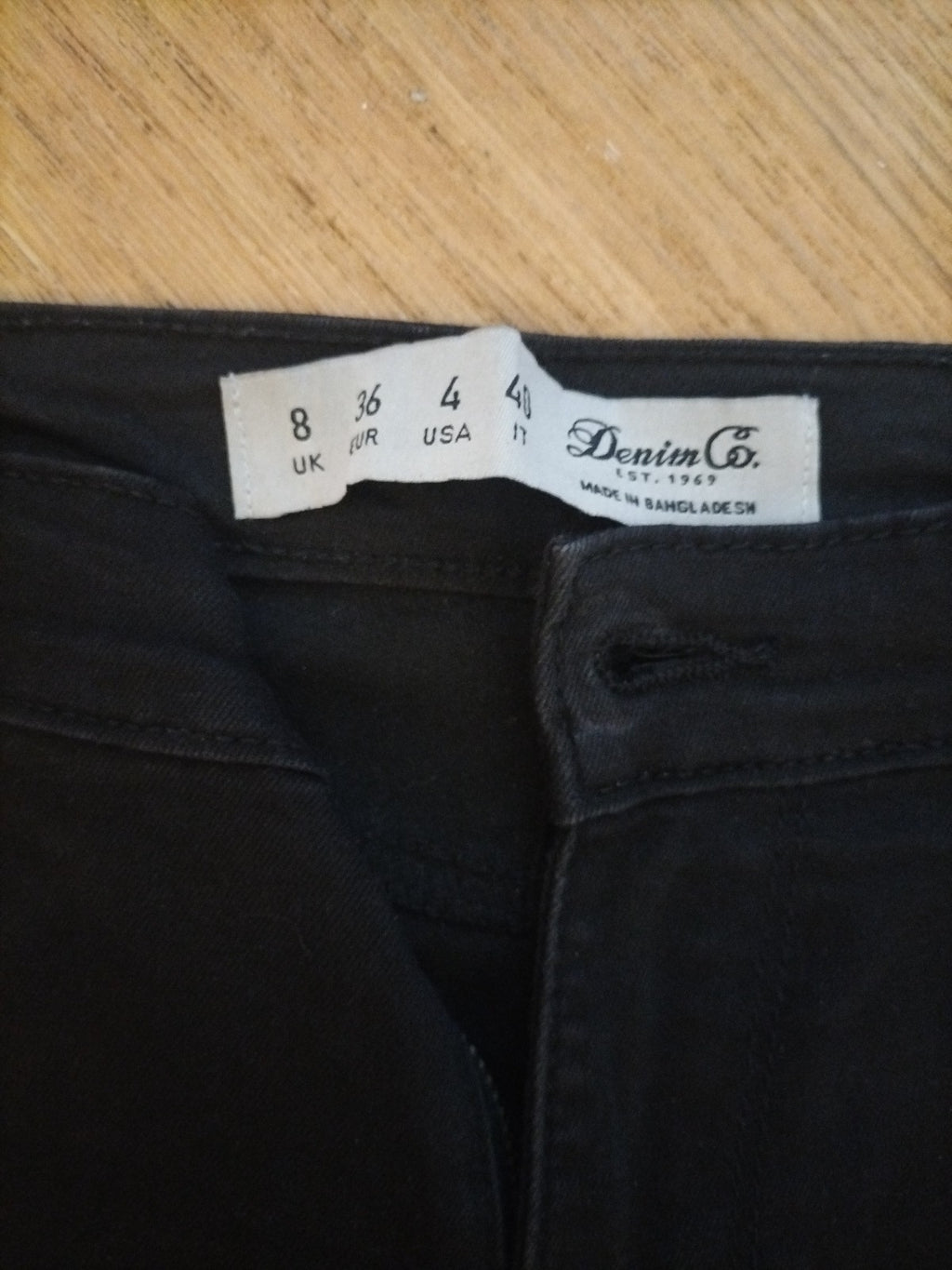 Ladies Denim&Co Size 8 Black Skinny Jeans