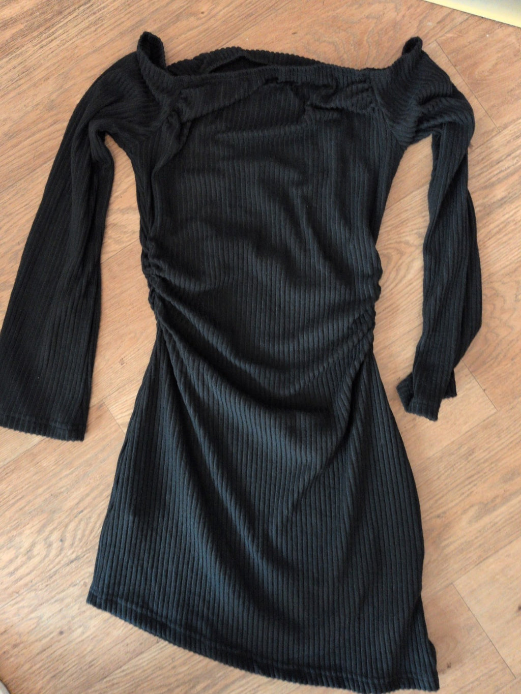 Medium Black Rib Ruched Long Sleeve Dress