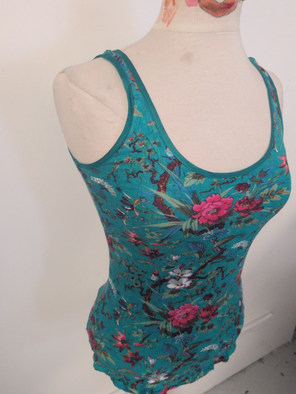 Ladies Oasis Size XS Green Floral Sleeveless T-shirt