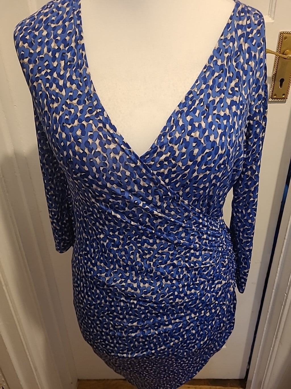 Ladies Ingenue London Size S/M Blue Patterned V Neck Dress
