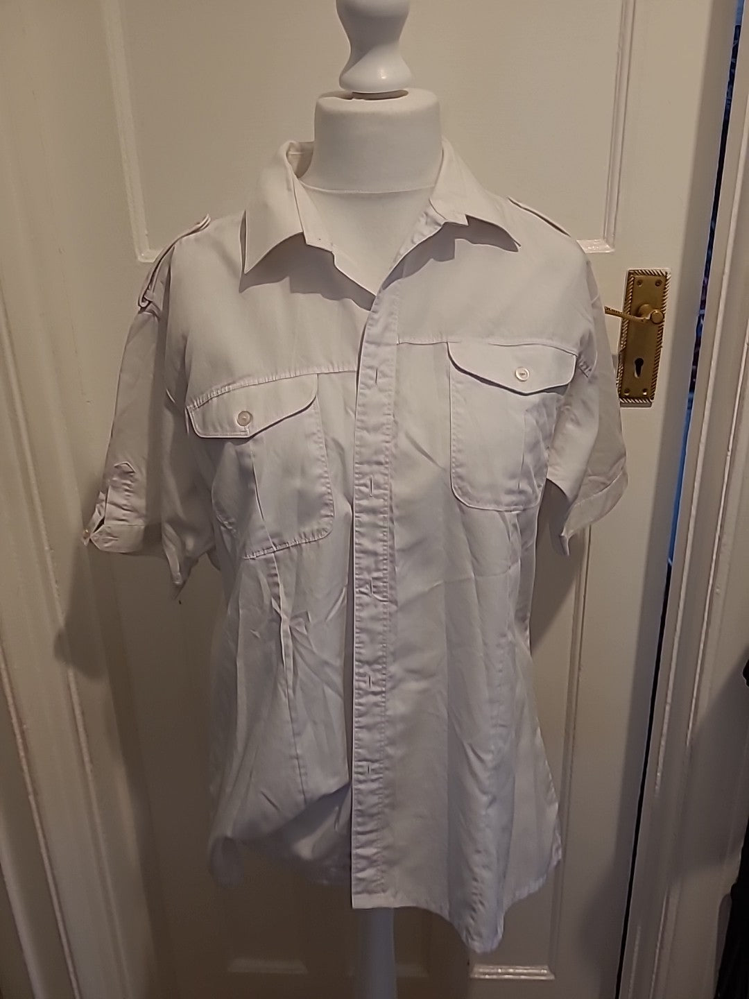 Mens Size Medium White Short Sleeved Shirt