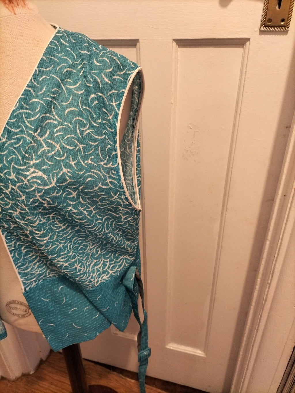 Ladies Size XL Vintage Blue White Sleeveless Blouse