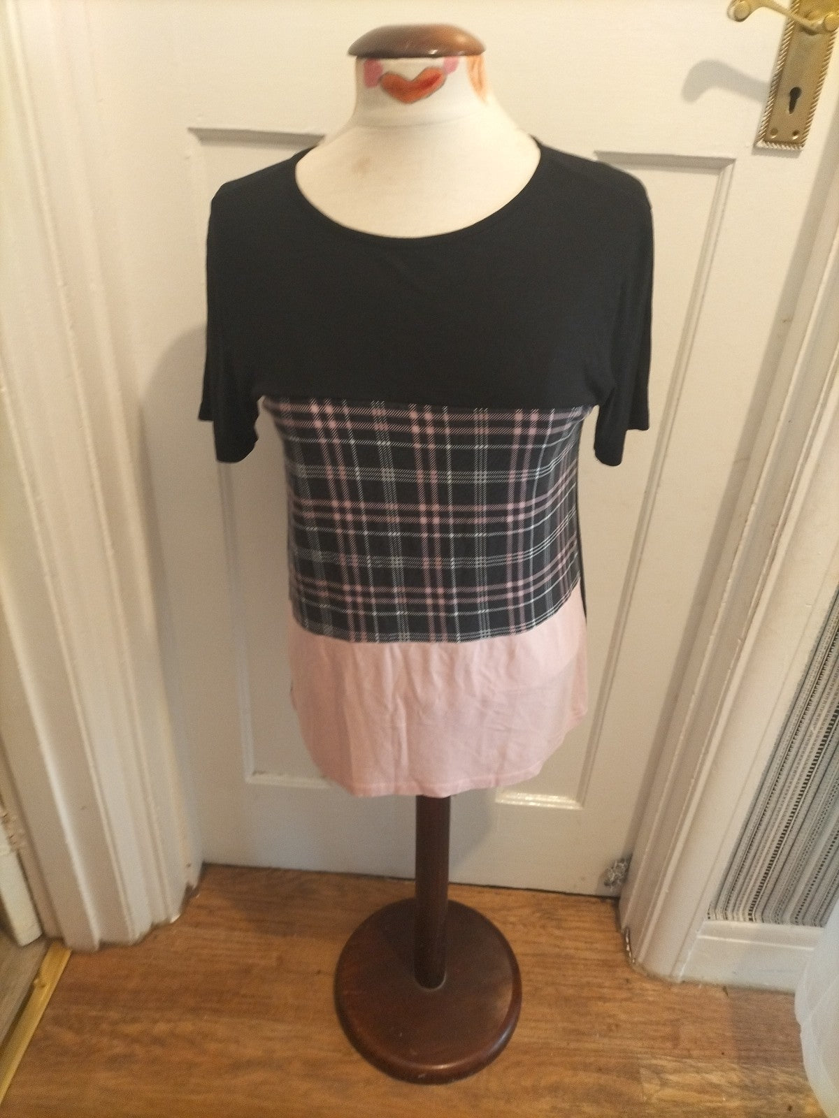 Ladies Select Size 10 Black With Pink Check Short Sleeved Tshirt