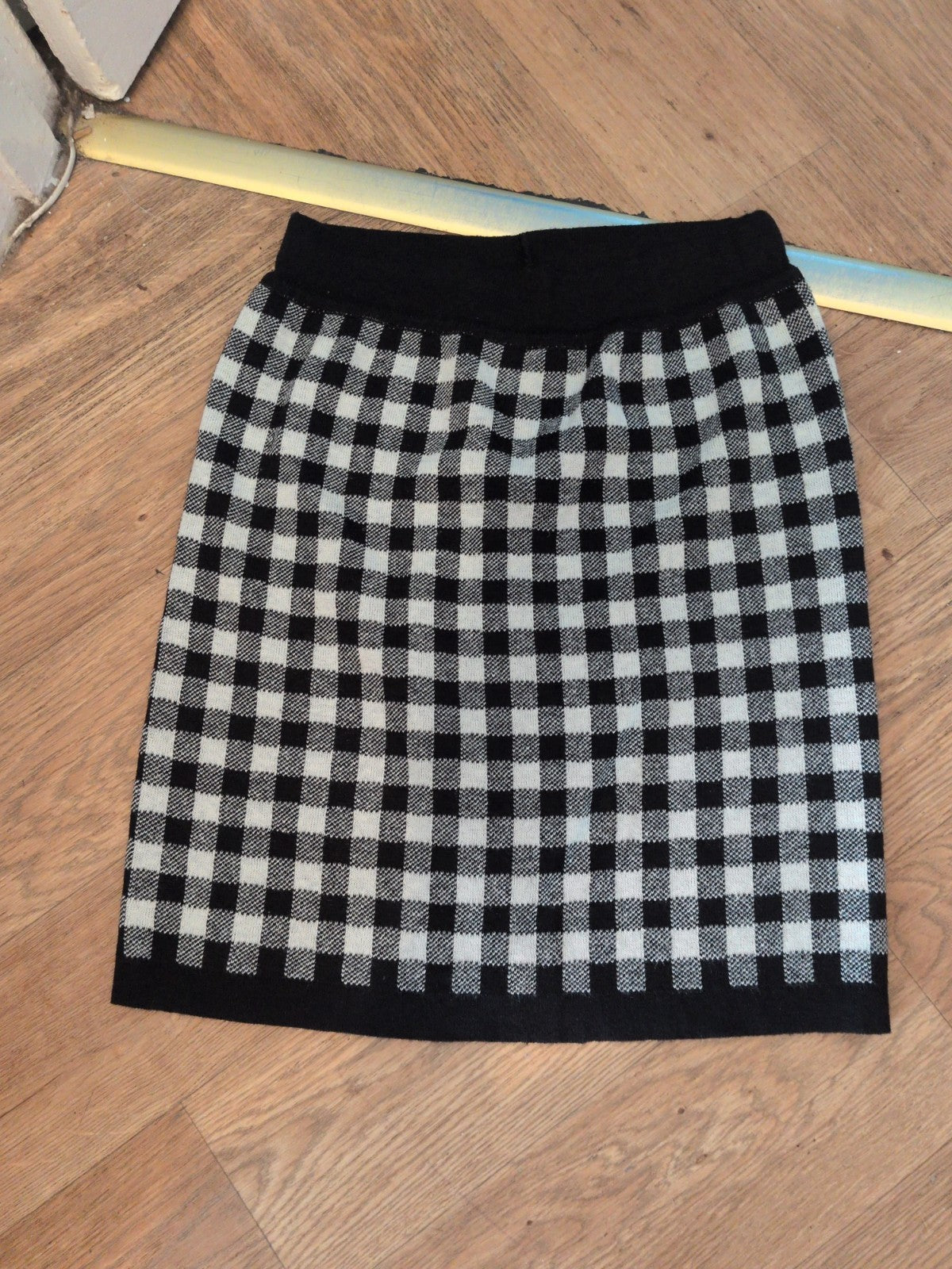 Loose Threads Medium Black Check Skirt Stretchy