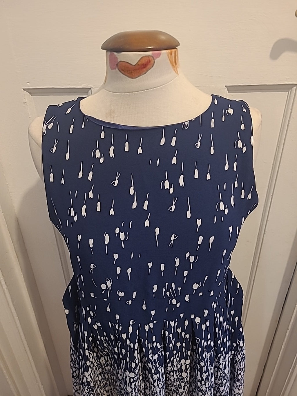 Ladies Tenki Size 12 Navy White Sleeveless Dress