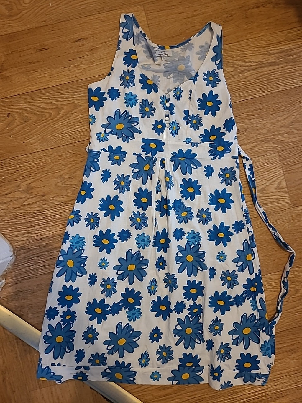 Ladies Lime Bay Size 1(Small) White And Blue Sleeveless Dress