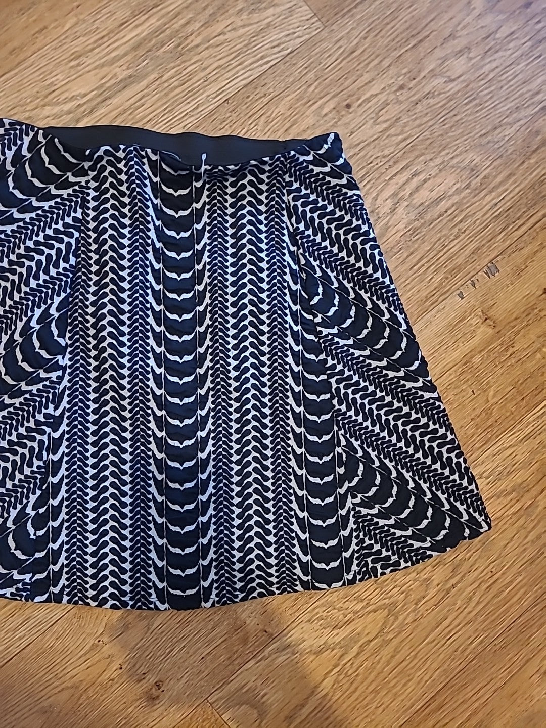 Ladies Zara Trafaluc Size Medium Navy/White Elasticated Skirt