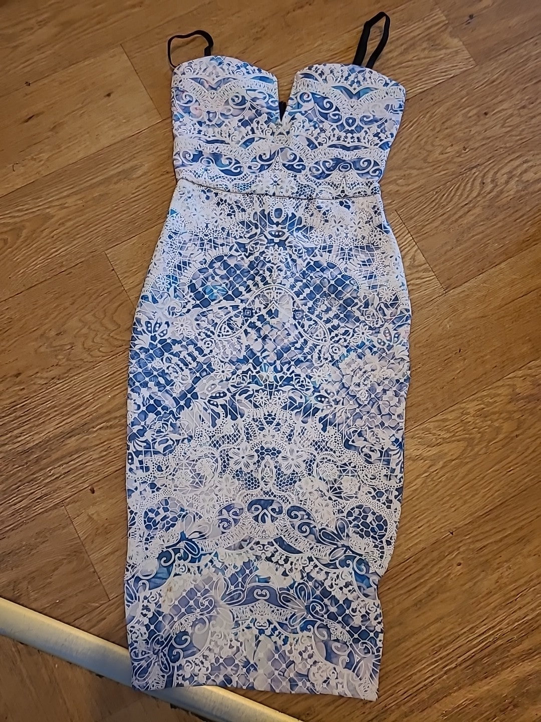 Ladies Lispy Size 8-10 Blue And White Padded Bust Dress
