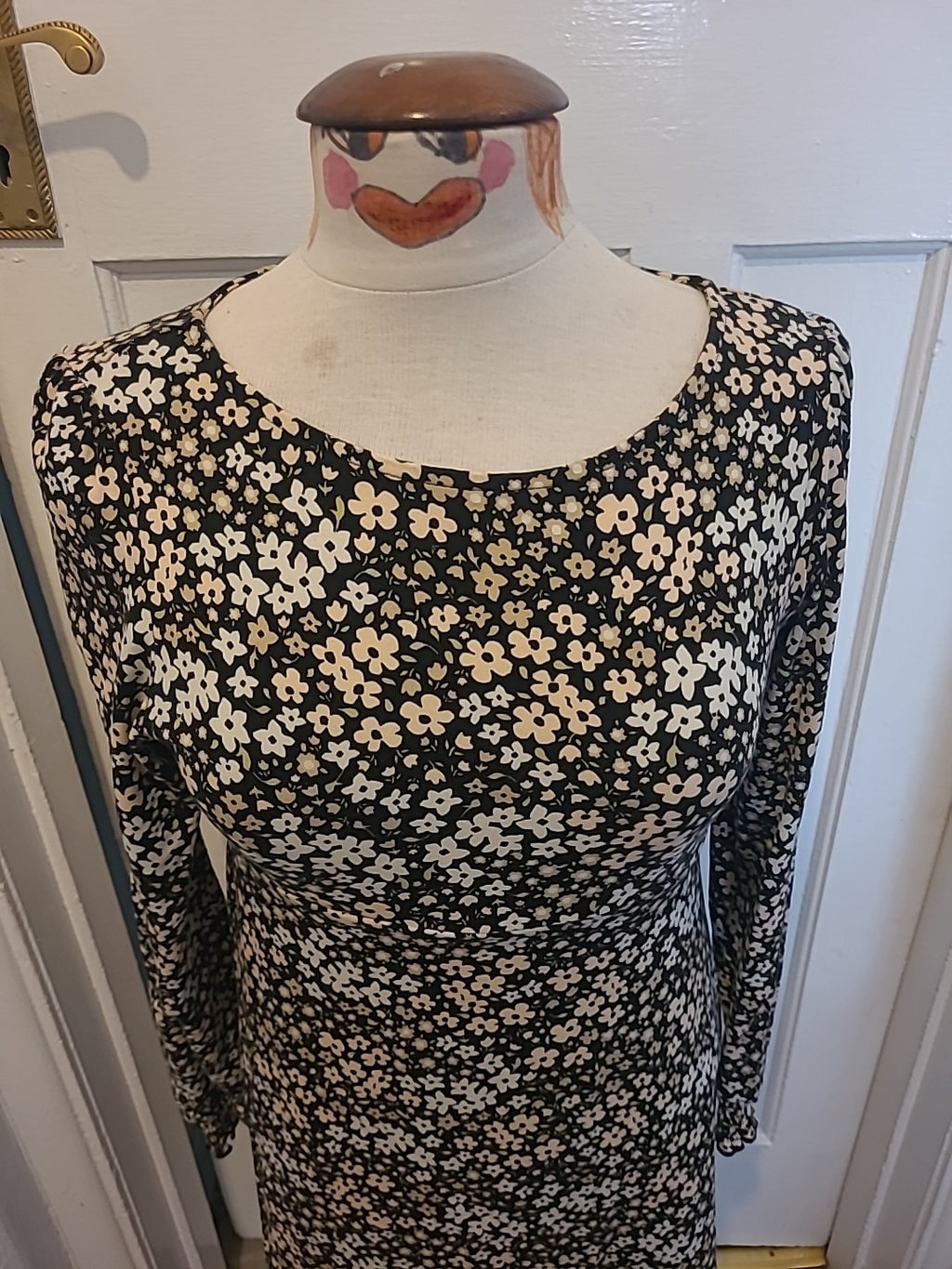 Ladies Dorothy Perkins Maternity Size 6 Black Floral Long Sleeve Dress