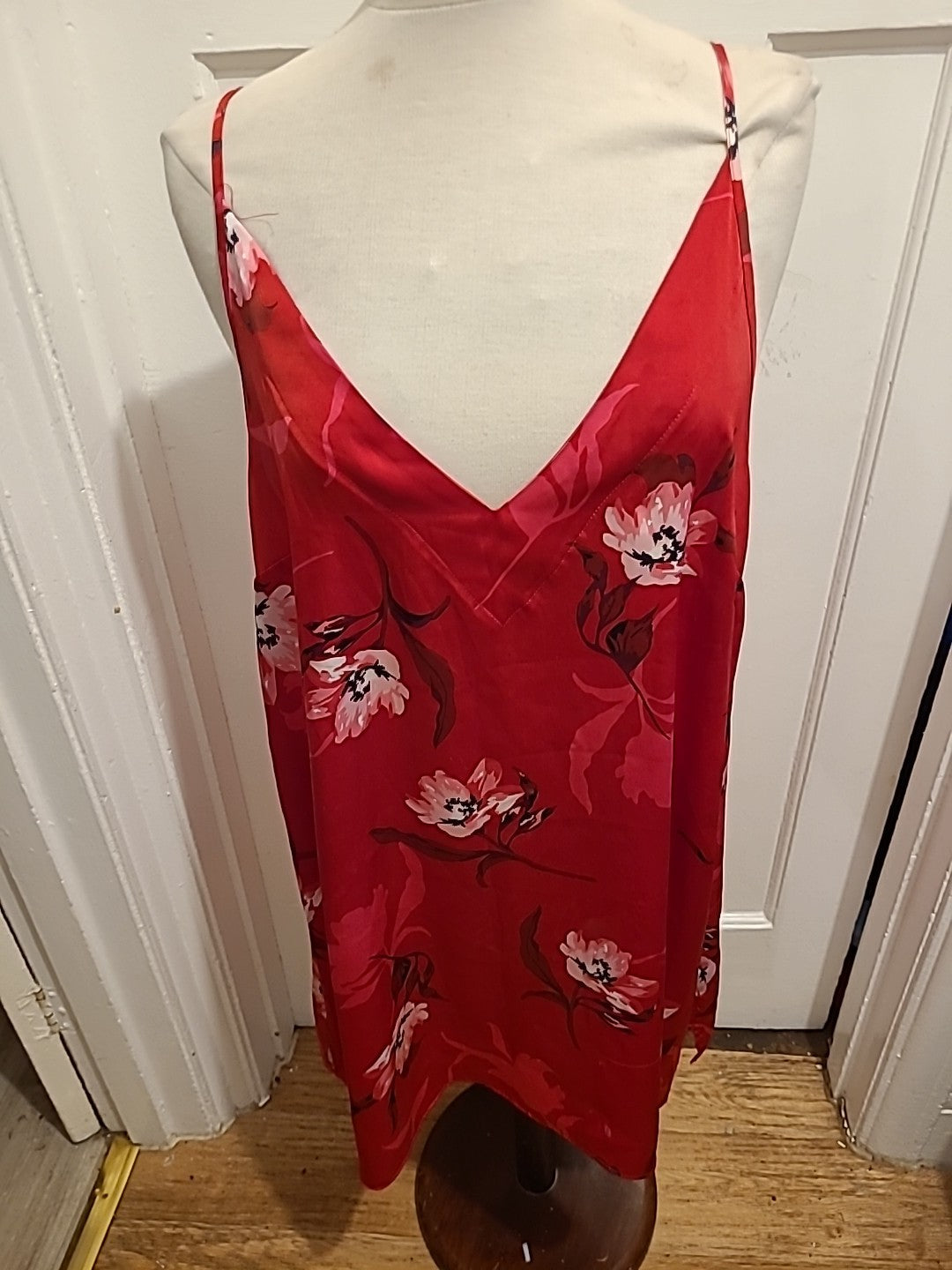 Ladies Love To Lounge Size 14-16 Red Floral Sleeveless Nightwear
