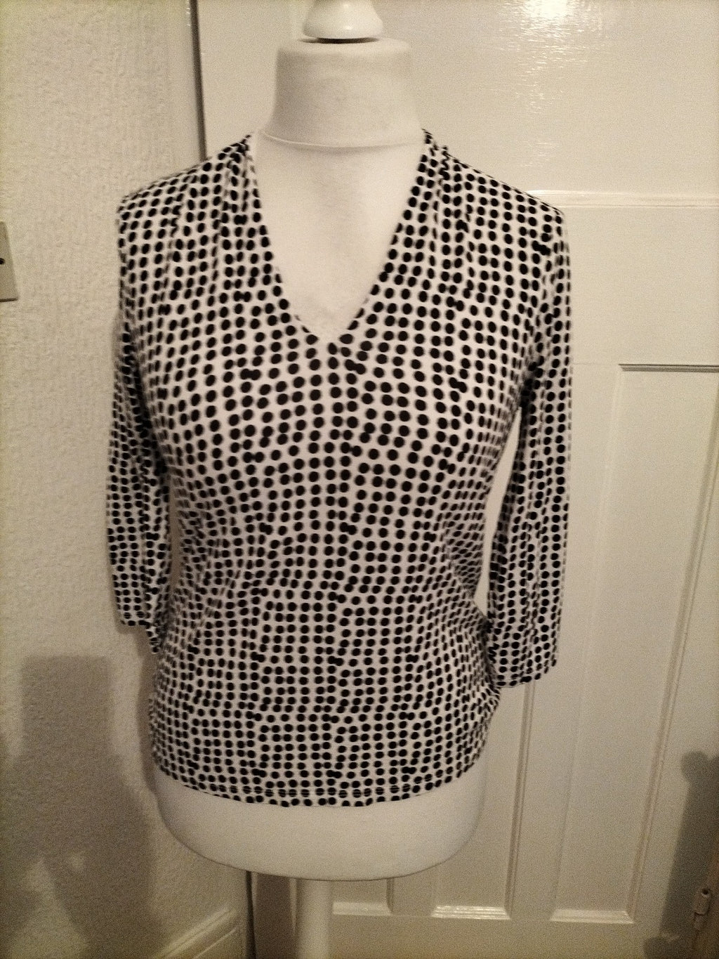Ladies Hobbs Size Medium Spotted Long Sleeved Blouse