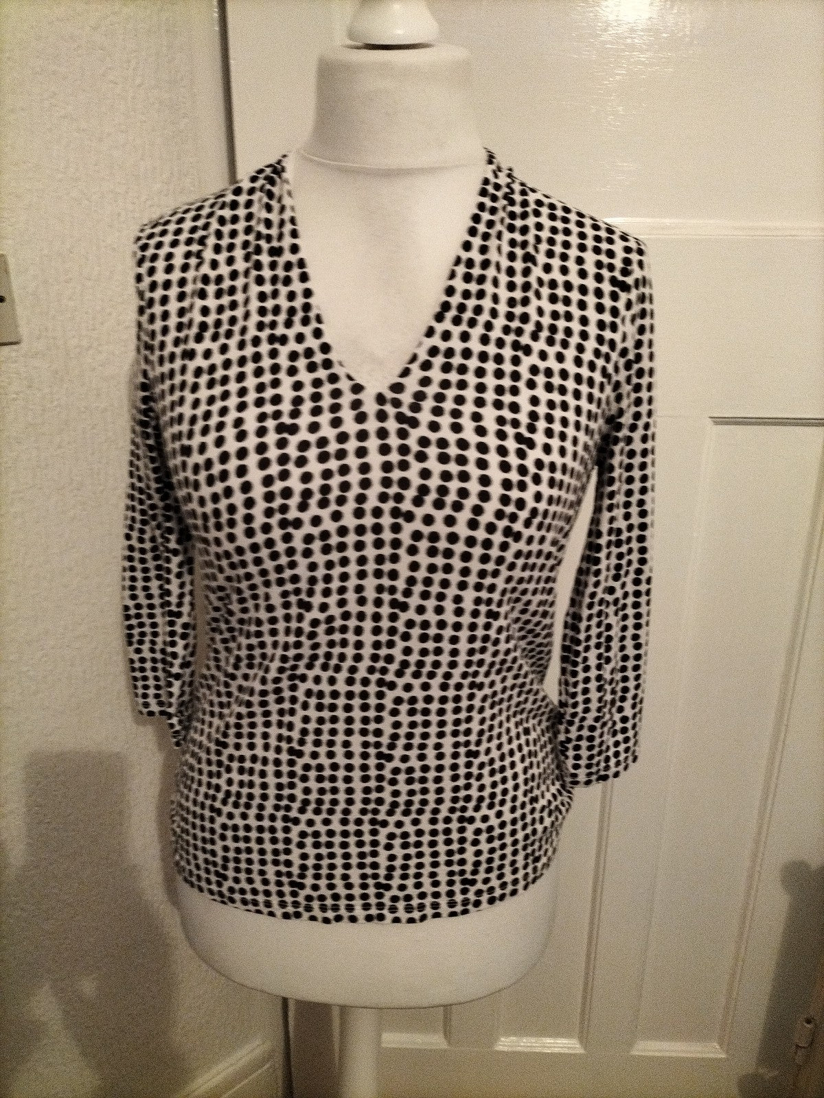 Ladies Hobbs Size Medium Spotted Long Sleeved Blouse