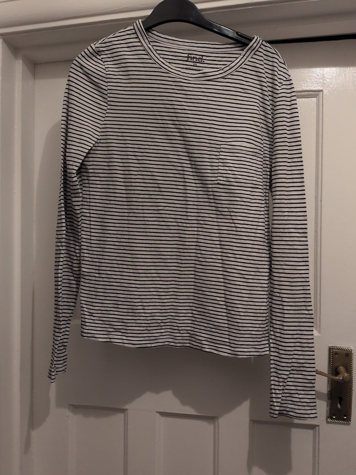 Find XS White Stripe Long Sleeved T-shirt Top