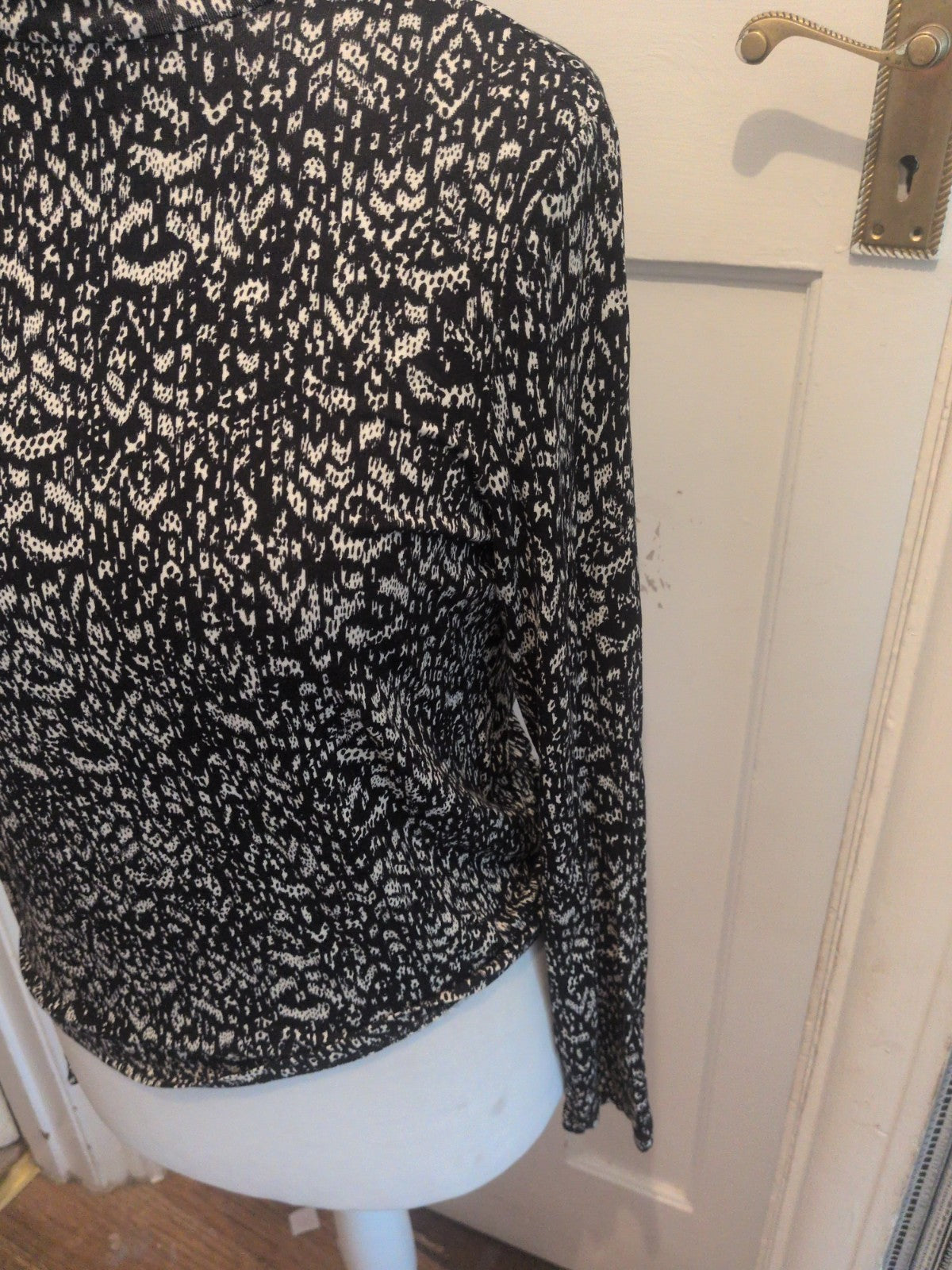 Ladies Papaya Size 14 Black And White High Neck Long Sleeved Top Free Delivery