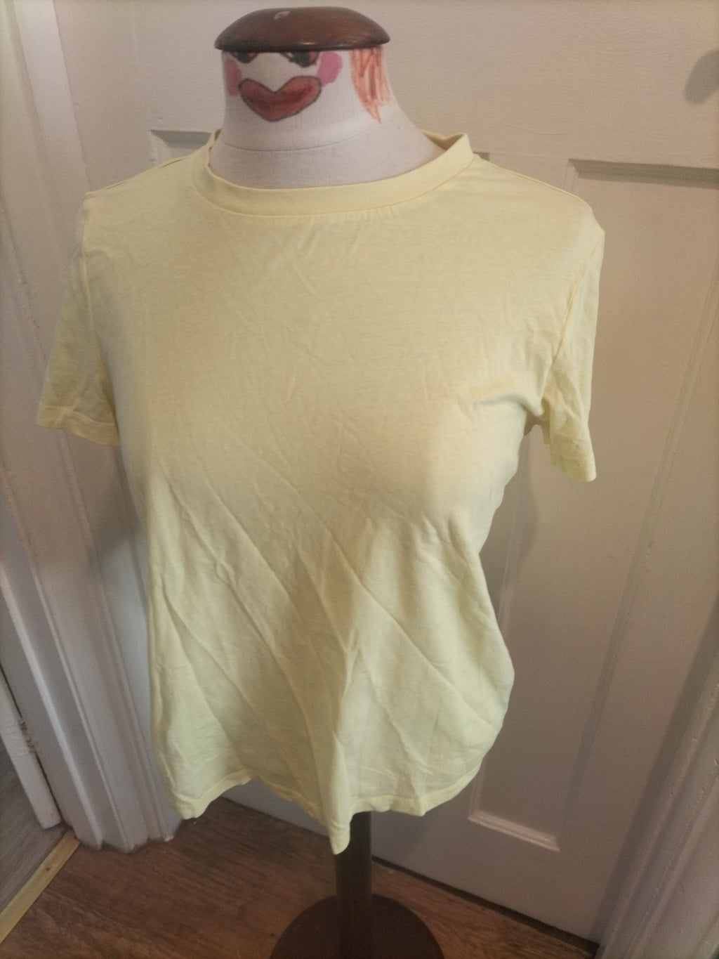 Ladies Very Size 10 Lemon Short Sleeved Tshirt