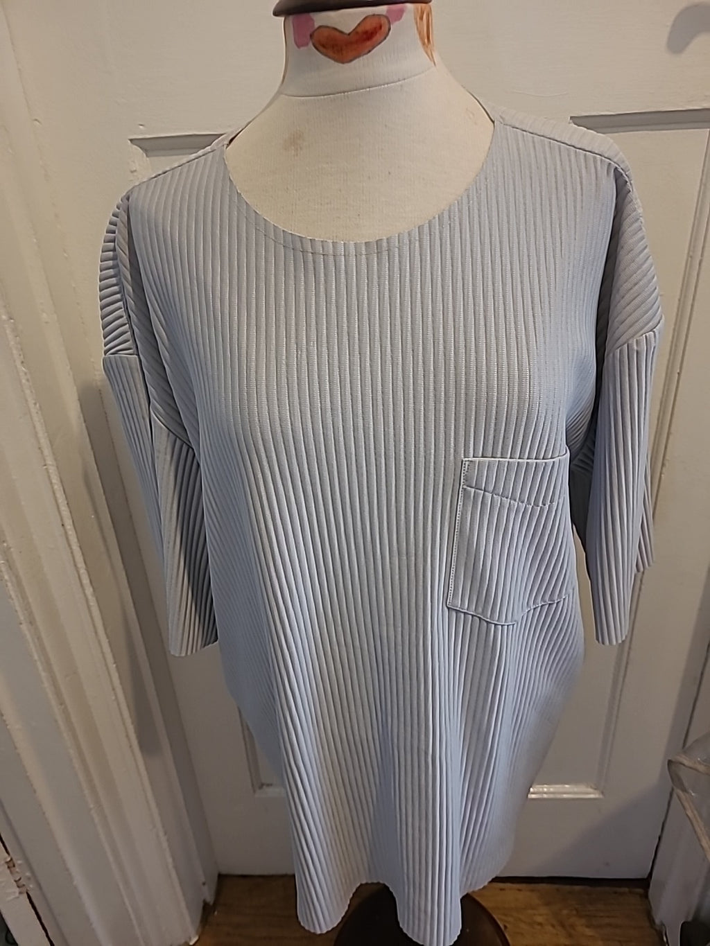 Ladies Zara Size XL Pale Grey Short Sleeved Blouse
