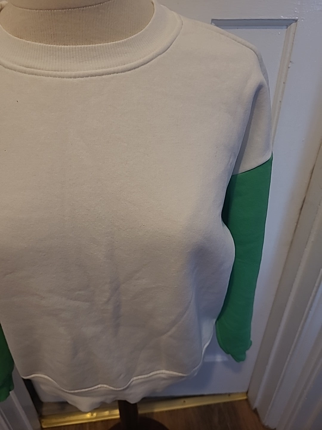Ladies Asos Size 8 Green White Pullover Jumper