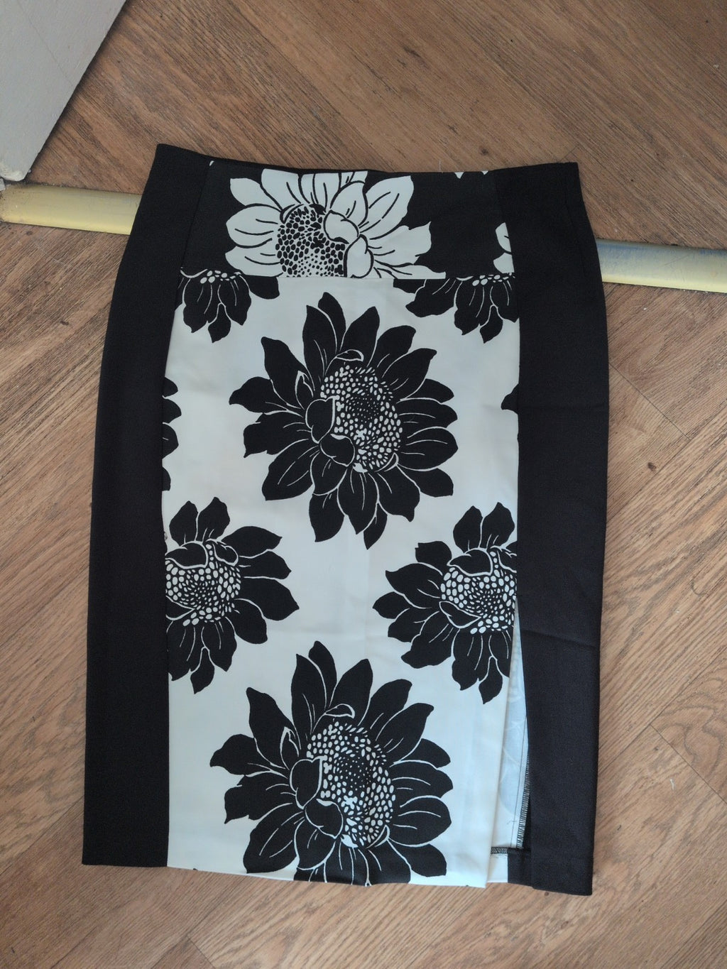 Next 12 Black And White Floral Petite Skirt Midi
