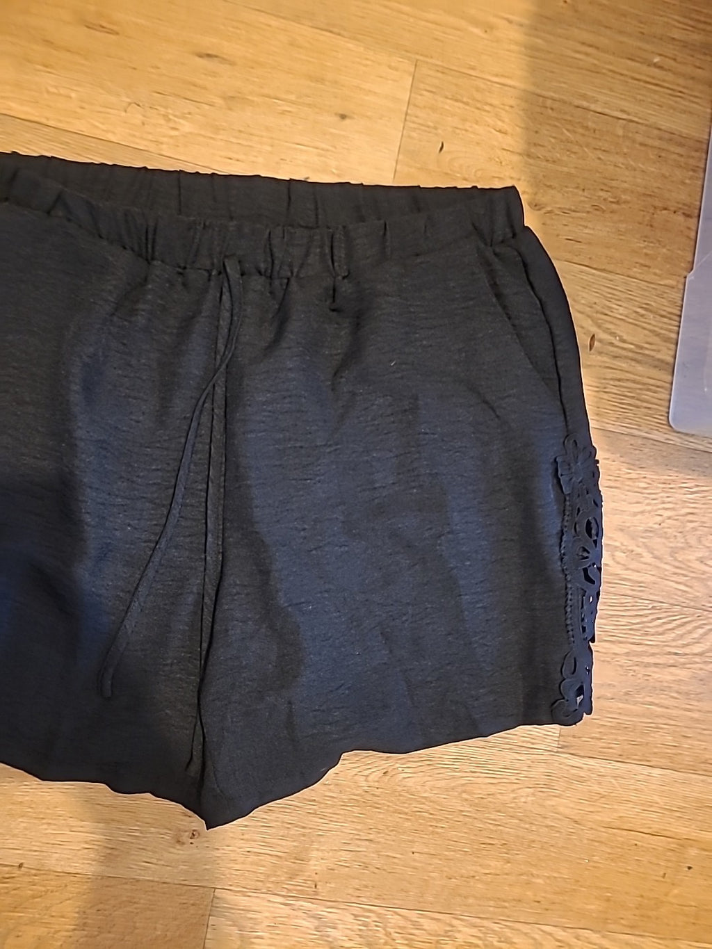 Ladies Shein Size 2XL Black Elasticated Floral Trim Shorts