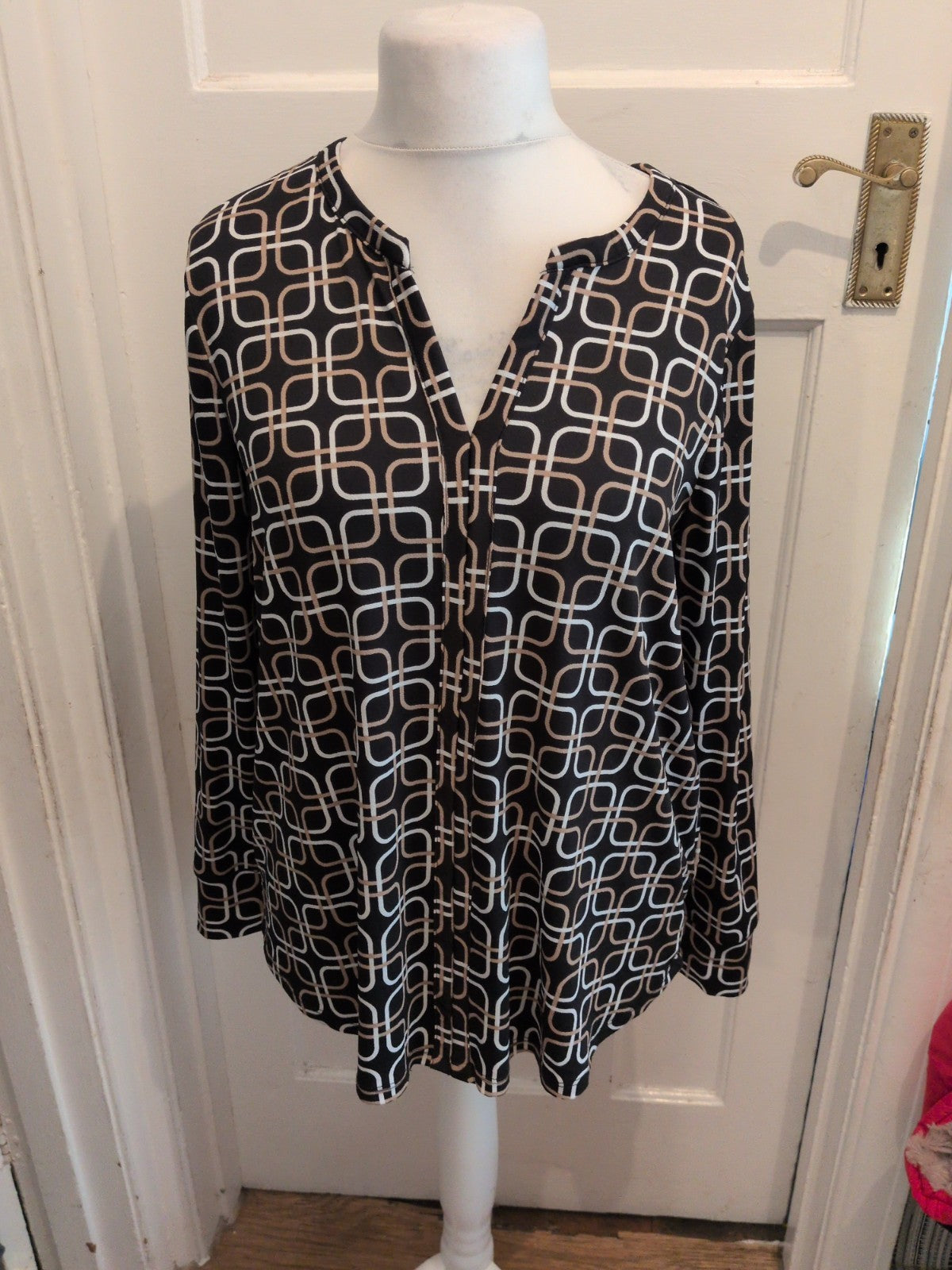 Ladies Amisu Size Large Black Patterned Long Sleeve Blouse