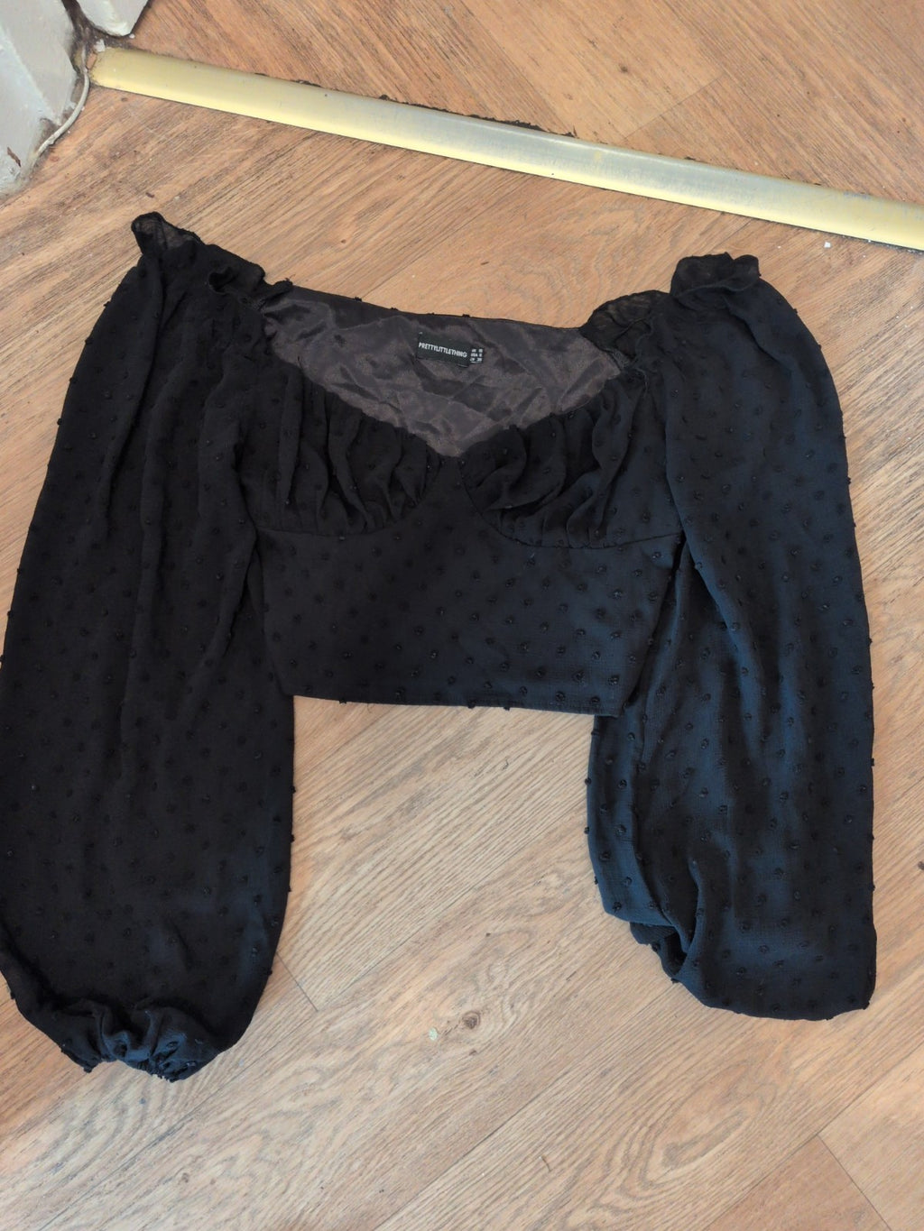 Prettylittlething 10 Black Long Sleeve Crop Top
