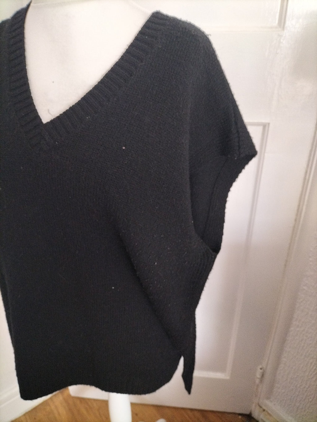 Mens Peacocks Size M Black Short Sleeved V Neck Jumper
