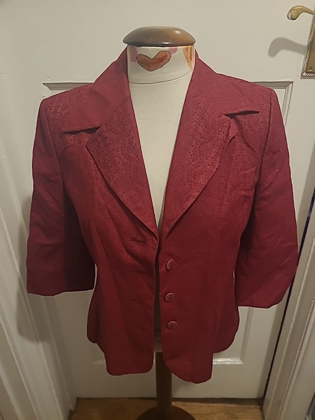Ladies Minuet Size 10 Burgundy Long Sleeve Blazer.
