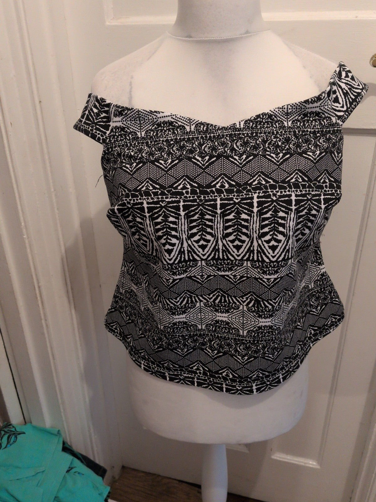 Primark 18 Black And White Sleeveless Aztec Blouse