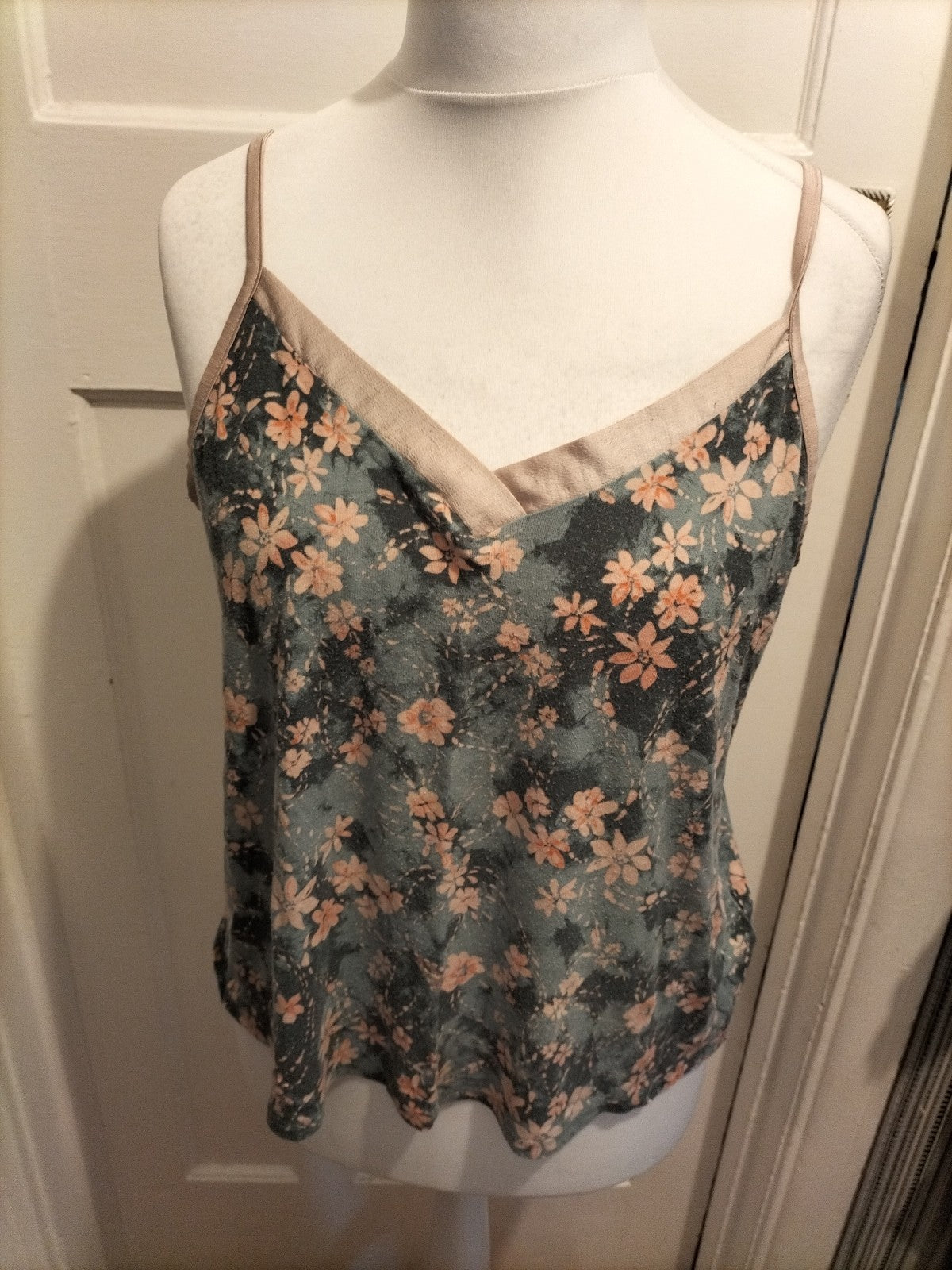 Ladies Primark Size 6-8 Green Floral Pyjama Set