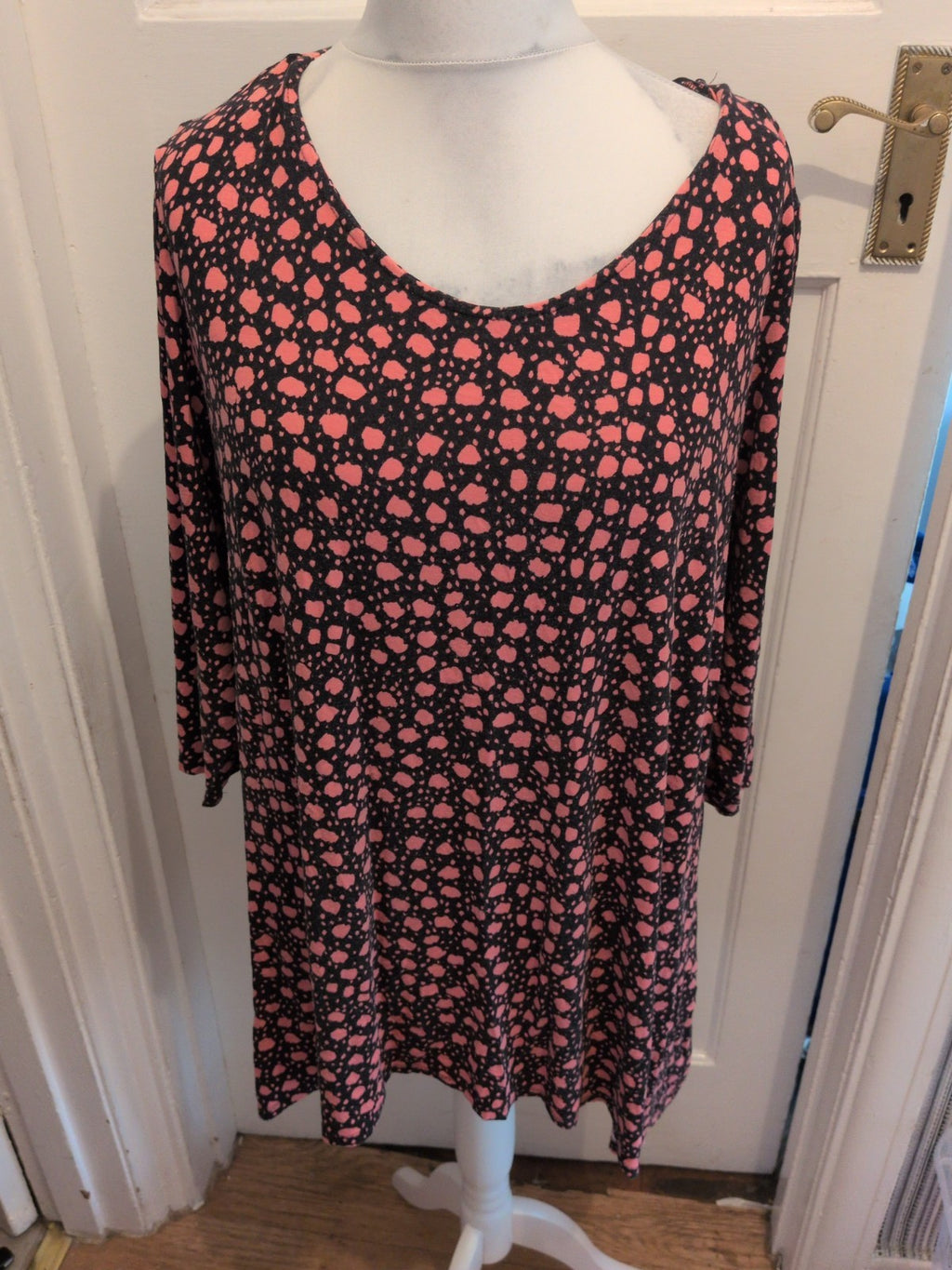 Capsule 20 Pink And Black Long Sleeve Knee Length Dress