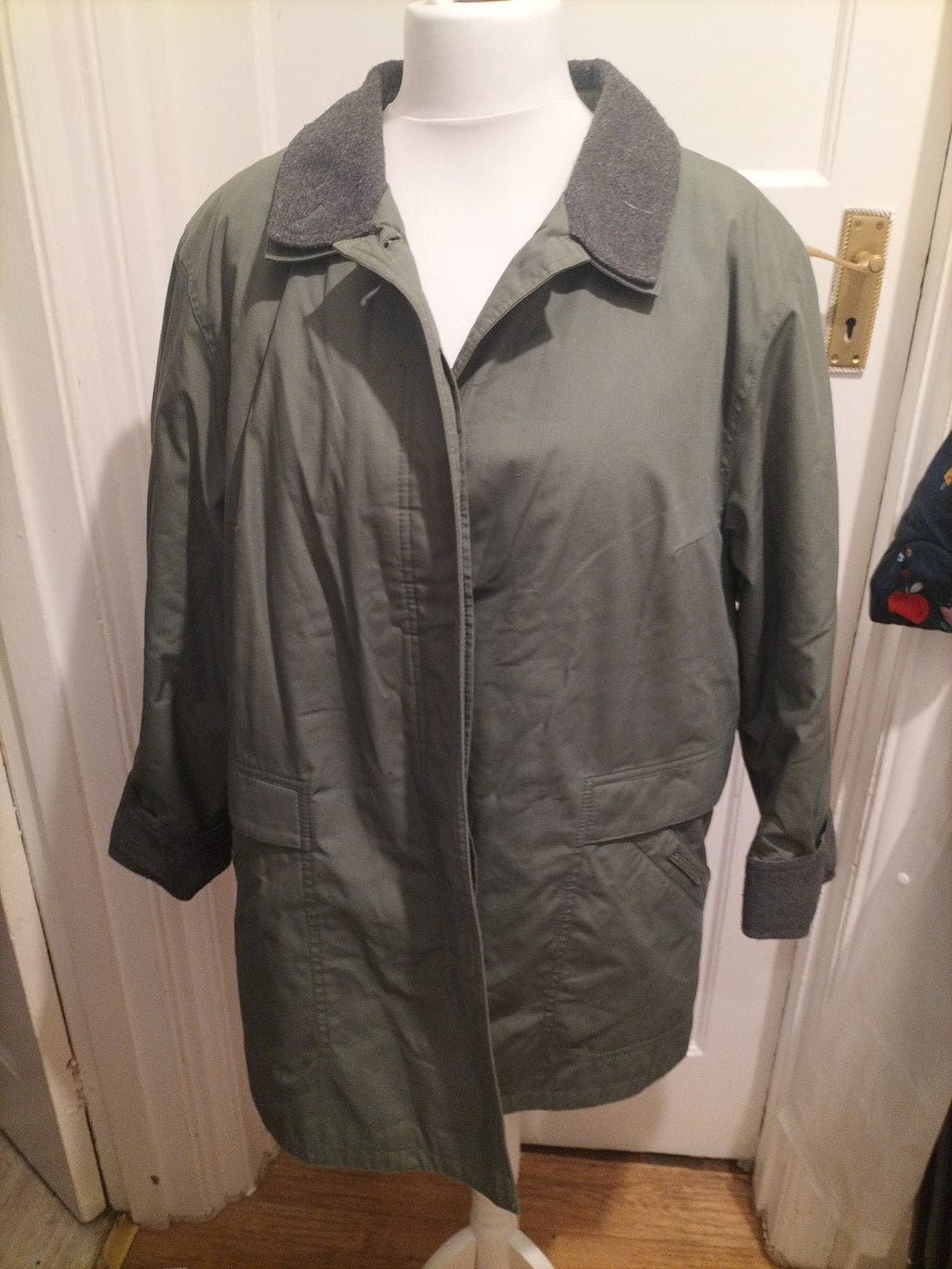 Ladies First Avenue Size 20 Khaki Lined Coat