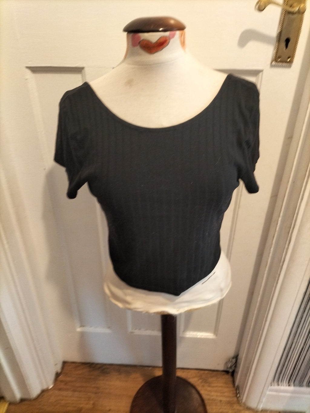 Ladies New Look Size 14 Black Short Sleeved Crop Top
