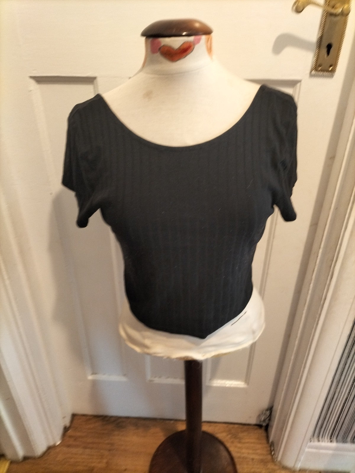 Ladies New Look Size 14 Black Short Sleeved Crop Top