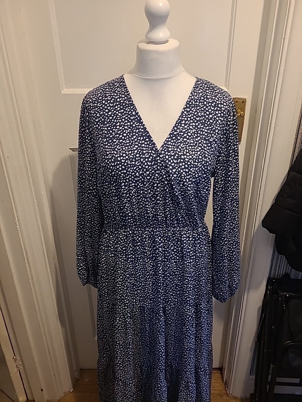 Ladies Size XL Blue And White Dash Long Sleeved Maxi Dress