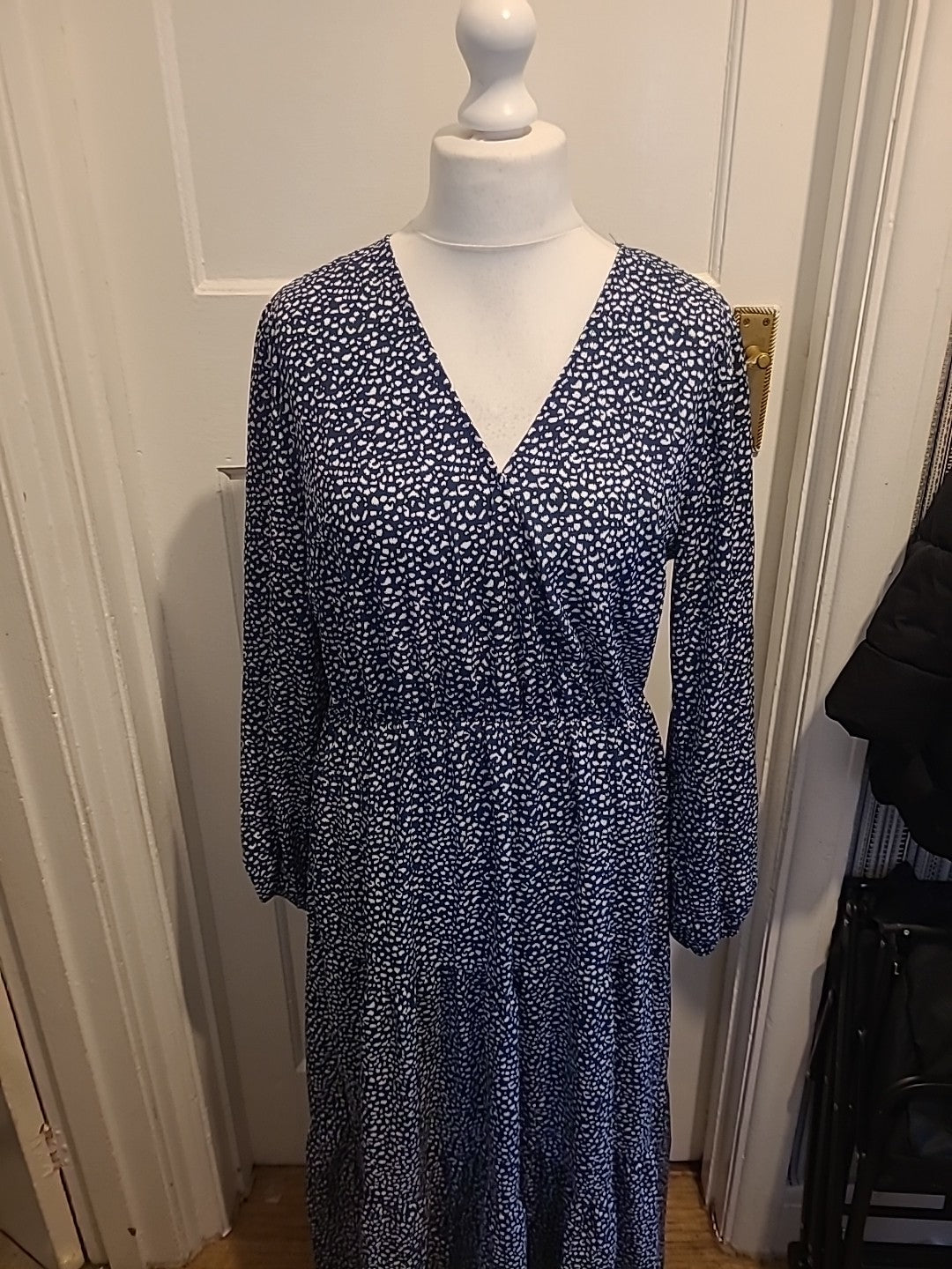 Ladies Size XL Blue And White Dash Long Sleeved Maxi Dress