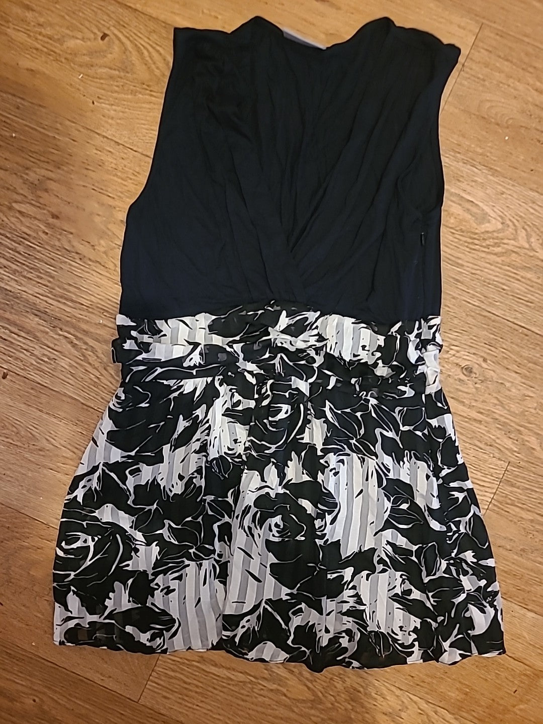 Ladies Wallis Size 12 Black With Floral Hem Sleeveless Dress
